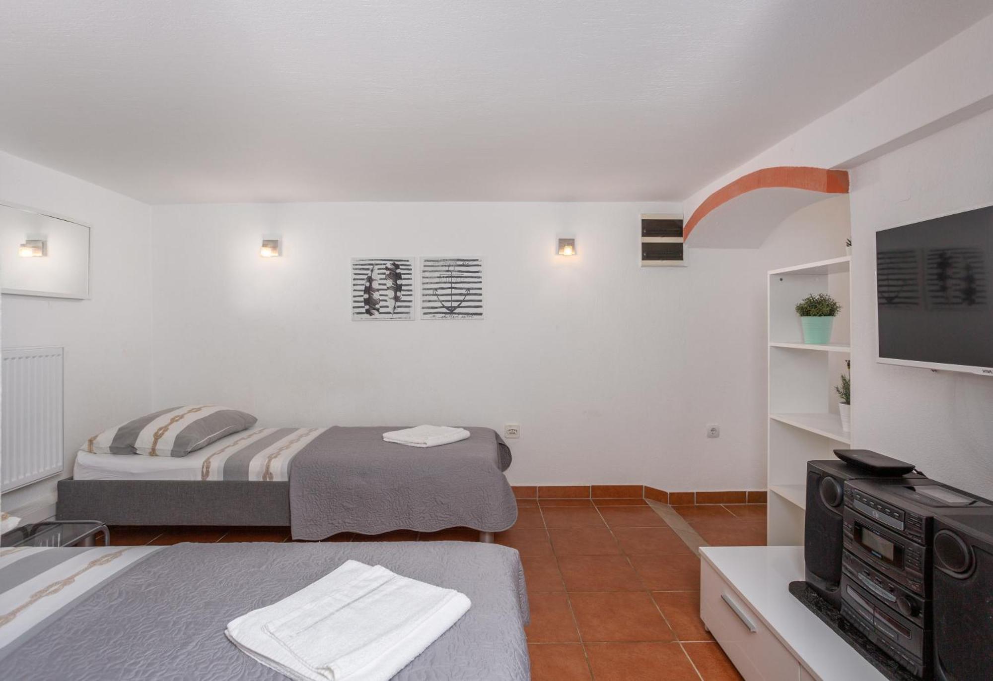 Apartments Villa Temer Pinezići Zewnętrze zdjęcie