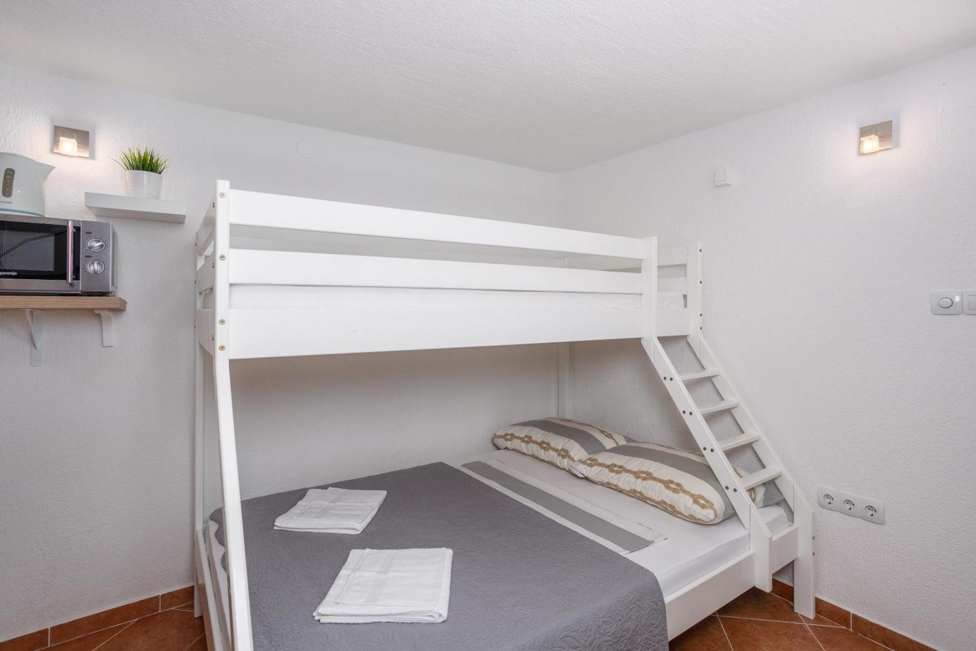 Apartments Villa Temer Pinezići Zewnętrze zdjęcie